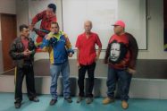 Voceros del periódico La Voz del Valle de Caracas, acompañados de Pablo Guzmán